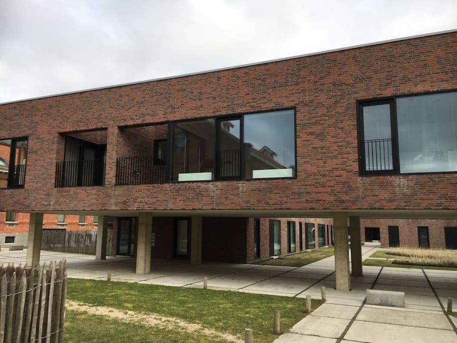 Appartement Hedendaags, Verzorgd Op Unieke Locatie Oostende
