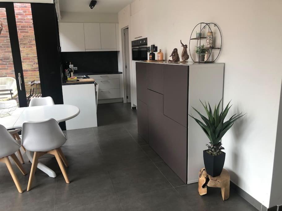 Hedendaags, Verzorgd Op Unieke Locatie *