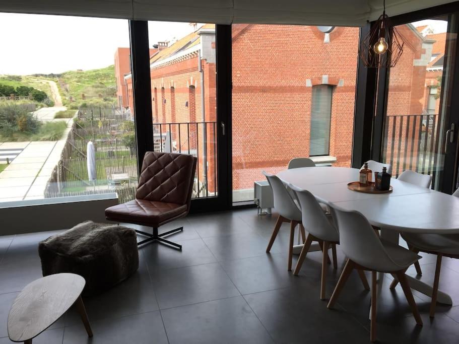 Appartement Hedendaags, Verzorgd Op Unieke Locatie Oostende